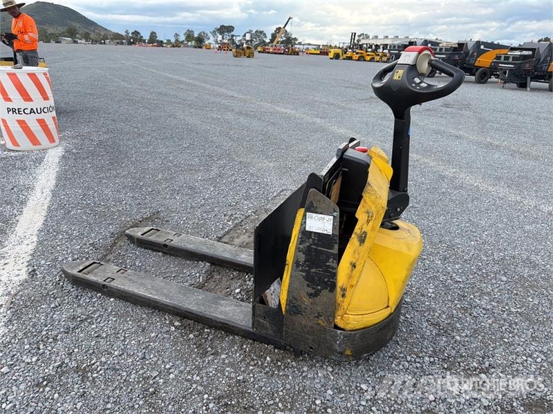 Hyster W452ZHD 4500 lb Electric Montacargas de Patin / Pa Kahvelkäru