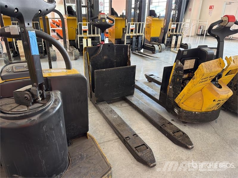 Hyster W452ZHD 4500 lb Montacargas de Patin / Pallet Jack Ruční paletový vozík