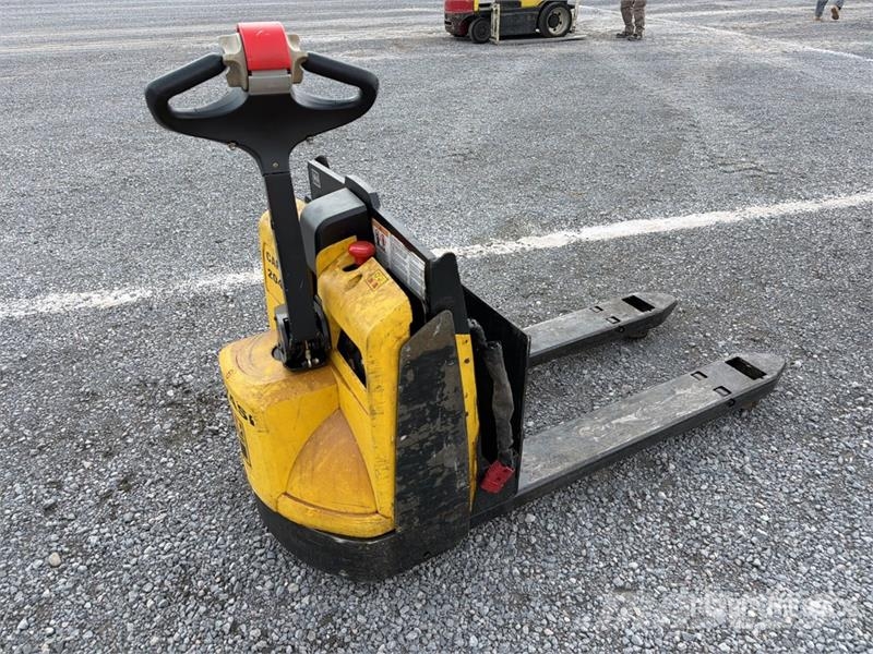 Hyster W452ZHD 4500 lb Montacargas de Patin / Pallet Jack Ročni paletnik