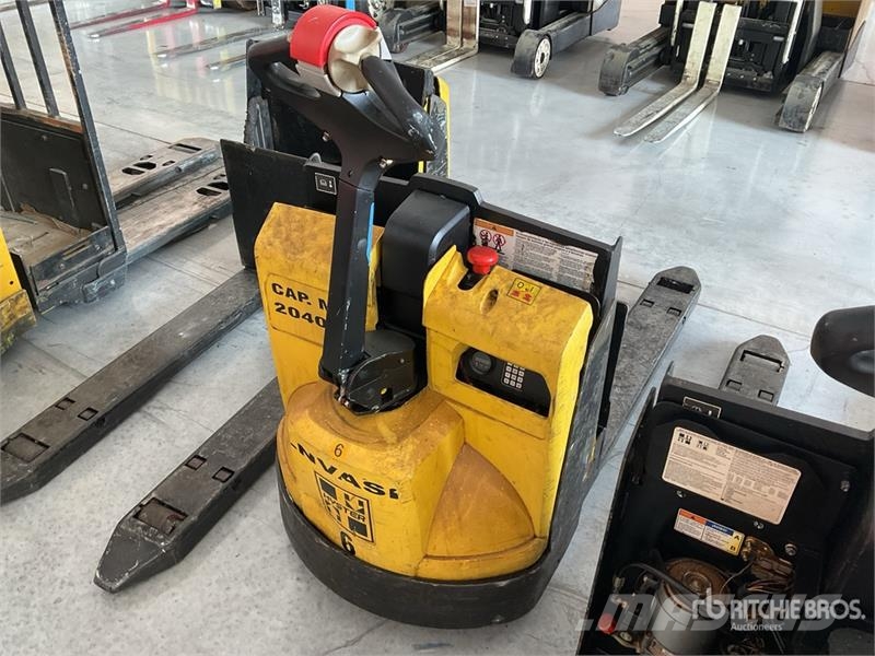Hyster W452ZHD 4500 lb Electric Montacargas de Patin / Pa Kahvelkäru