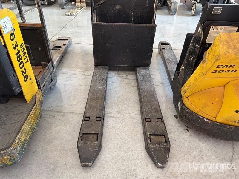 Hyster W452ZHD 4500 lb Montacargas de Patin / Pallet Jack Ruční paletový vozík