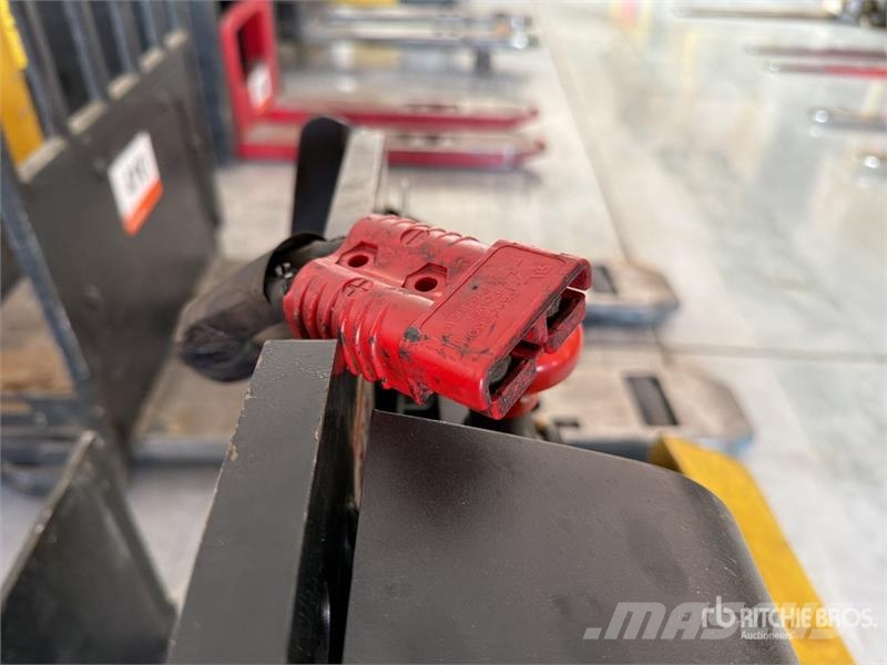 Hyster W452ZHD 4500 lb Montacargas de Patin / Pallet Jack Ruční paletový vozík