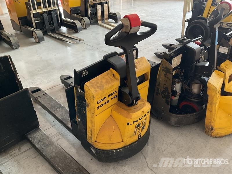 Hyster W452ZHD 4500 lb Electric Montacargas de Patin / Pa Kahvelkäru
