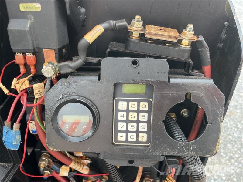 Hyster W452ZHD 4500 lb Electric Montacargas de Patin / Pa Transpalette manuel