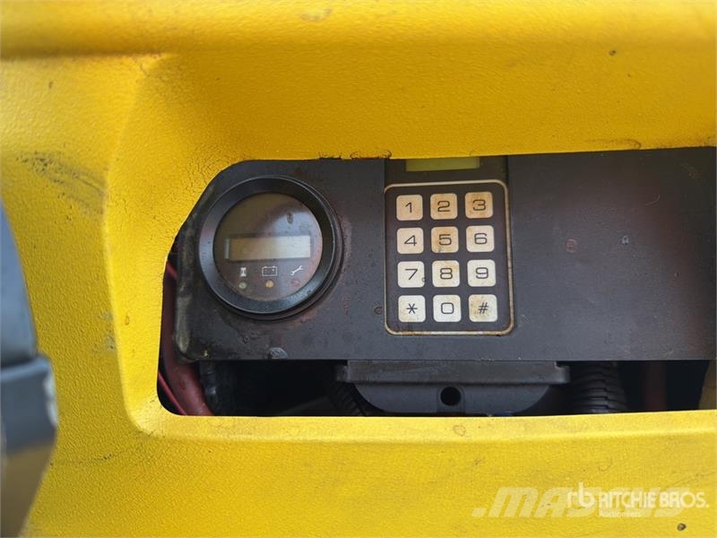 Hyster W452ZHD 4500 lb Electric Montacargas de Patin / Pa Kahvelkäru