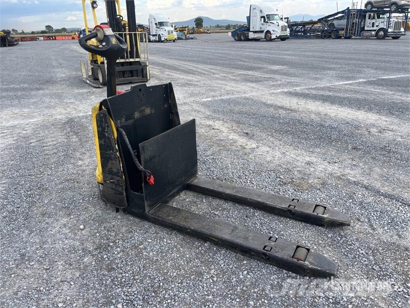 Hyster W452ZHD 4500 lb Electric Montacargas de Patin / Pa Ručni paletar