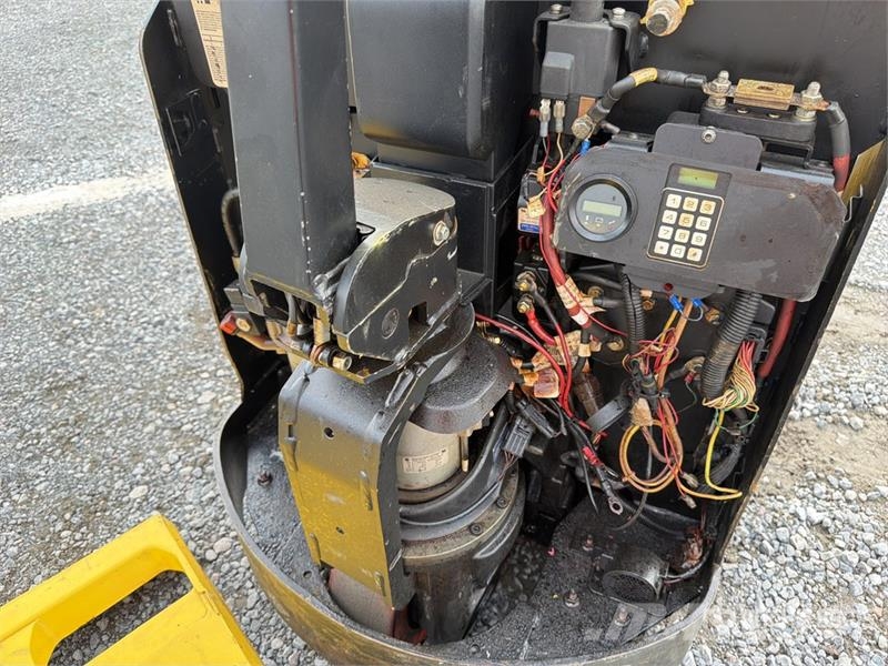Hyster W452ZHD 4500 lb Electric Montacargas de Patin / Pa Kahvelkäru