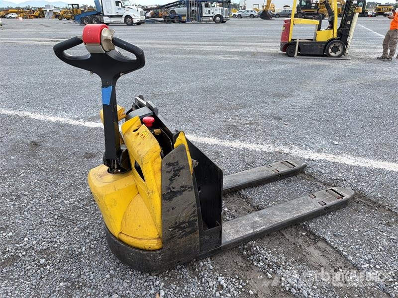Hyster W452ZHD 4500 lb Electric Montacargas de Patin / Pa Kahvelkäru