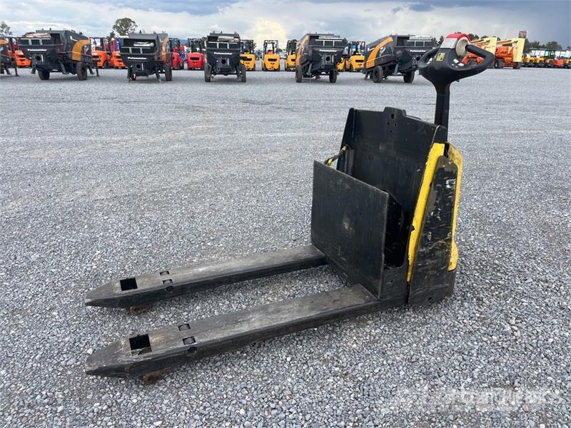 Hyster W452ZHD 4500 lb Electric Montacargas de Patin / Pa Transpalette manuel