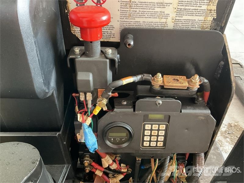 Hyster W45ZHD 4500 lb Electric Montacargas de Patin / Pal Steekwagentje