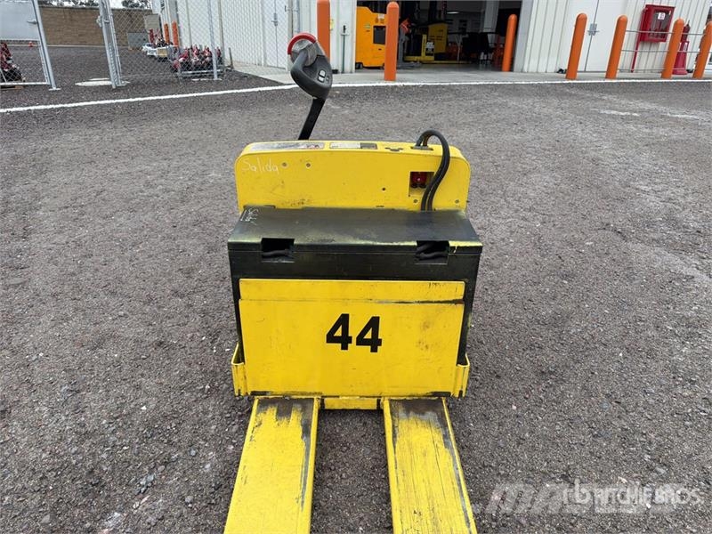 Hyster W60Z 6000 lb Montacargas de Patin / Pallet Jack Ručni paletar