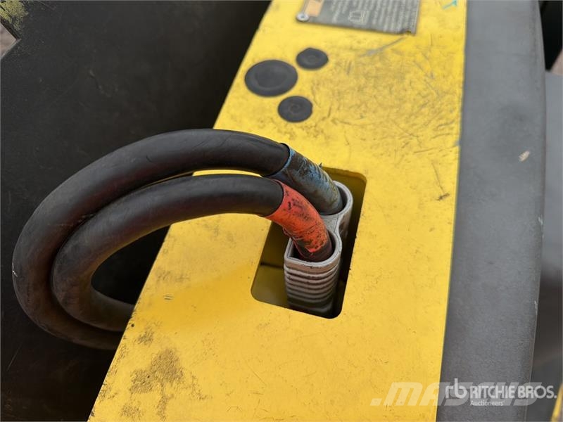 Hyster W60Z 6000 lb Montacargas de Patin / Pallet Jack Ručni paletar