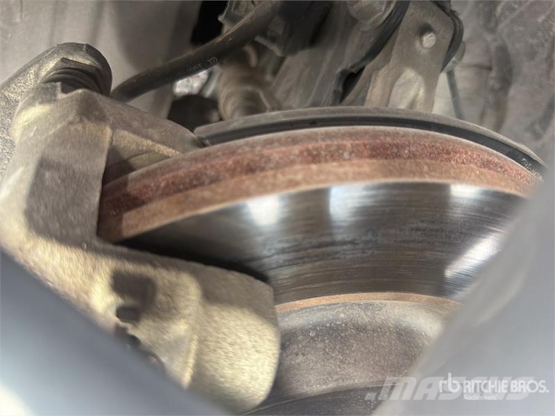 Infiniti QX60 2WD Hybrid Camioneta / SUV Automobily