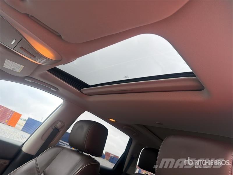 Infiniti QX60 2WD Hybrid Camioneta / SUV Automobily