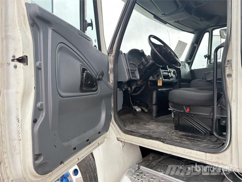 International 4400 Pašizgāzējs