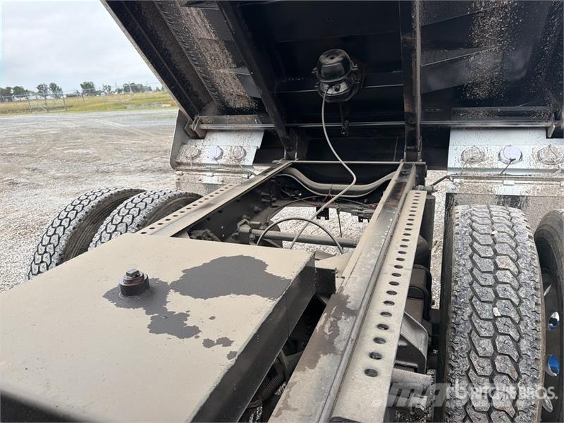 International 4400 Pašizgāzējs