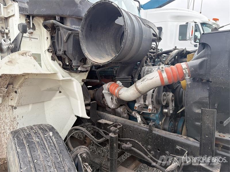 International 4400 Pašizgāzējs