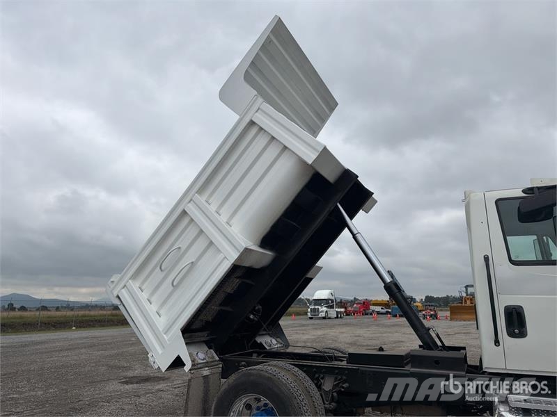 International 4400 Pašizgāzējs