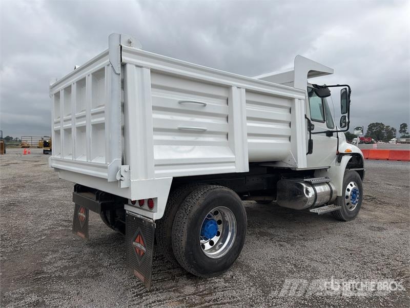 International 4400 Pašizgāzējs