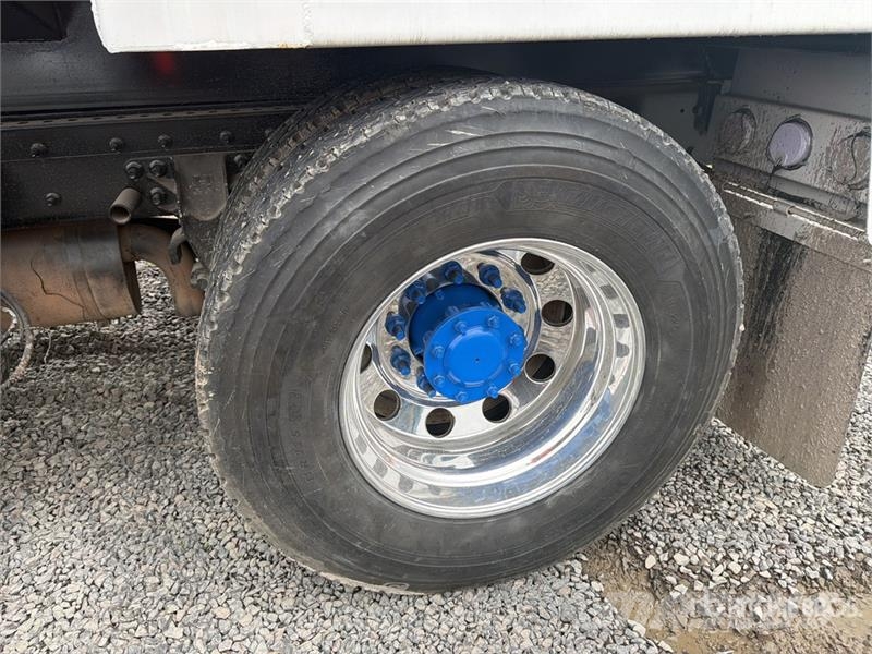 International 4400 Pašizgāzējs