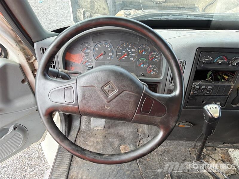 International 4400 SBA Kabinen