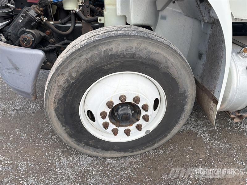 International 4400 SBA Kabine i unutrašnjost