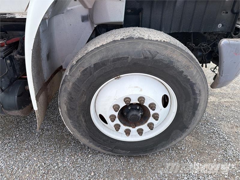International 4400 SBA Kabine i unutrašnjost