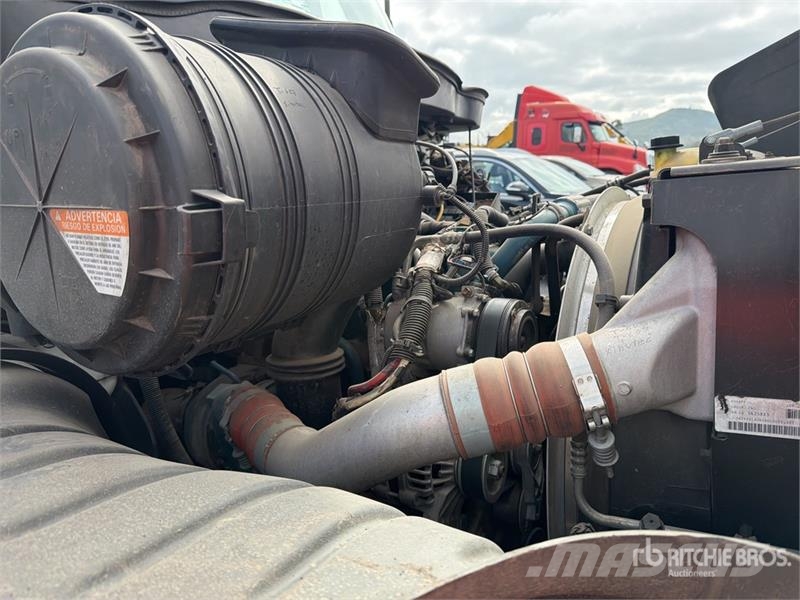International 4400 SBA Kabine i unutrašnjost