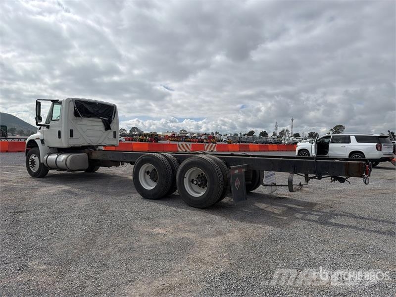 International 4400 SBA Kabinen