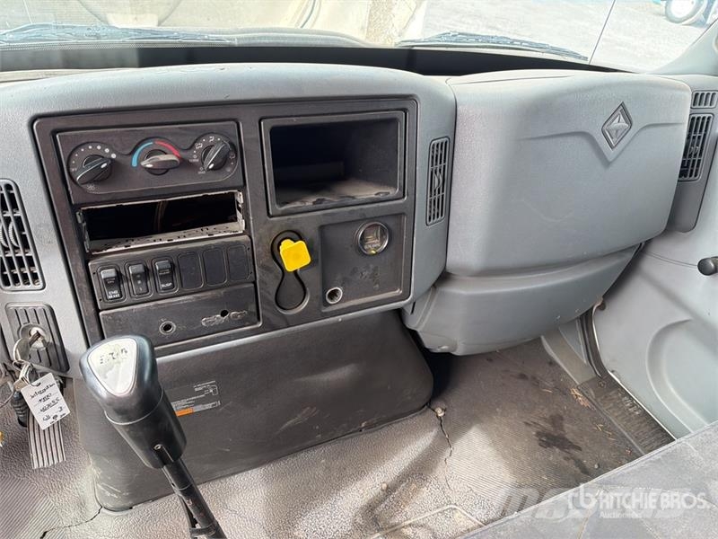 International 4400 SBA Kabine i unutrašnjost