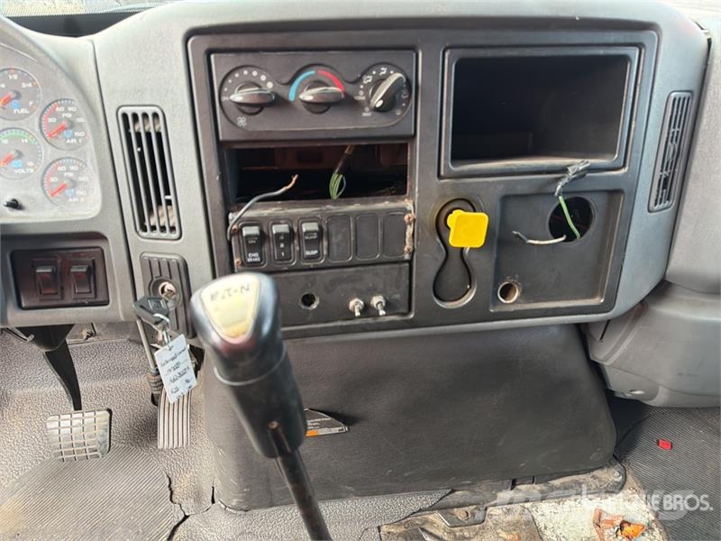 International 4400 SBA Kabinen