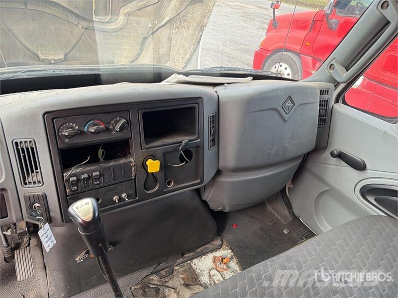 International 4400 SBA Kabinen