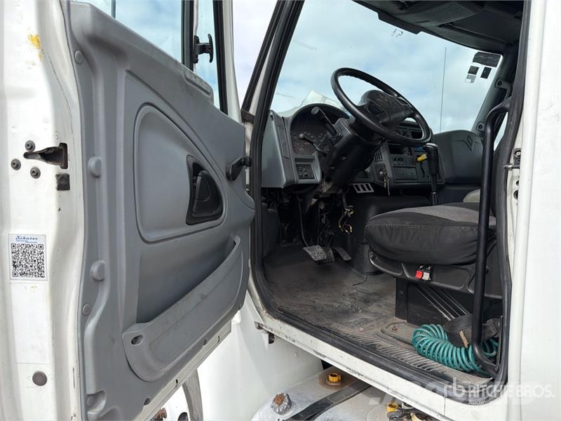 International 4400 SBA Kabine i unutrašnjost