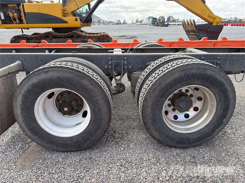 International 4400 SBA Kabinen