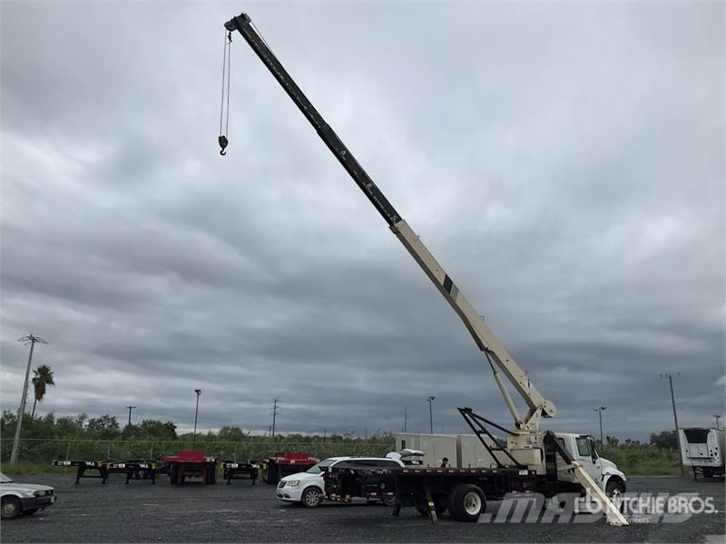 International 500E2 34000 lb Straight Boom on International 4200 Autožeriavy, hydraulické ruky