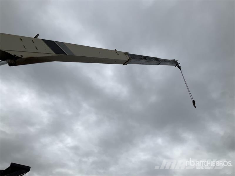 International 500E2 34000 lb Straight Boom on International 4200 Autožeriavy, hydraulické ruky