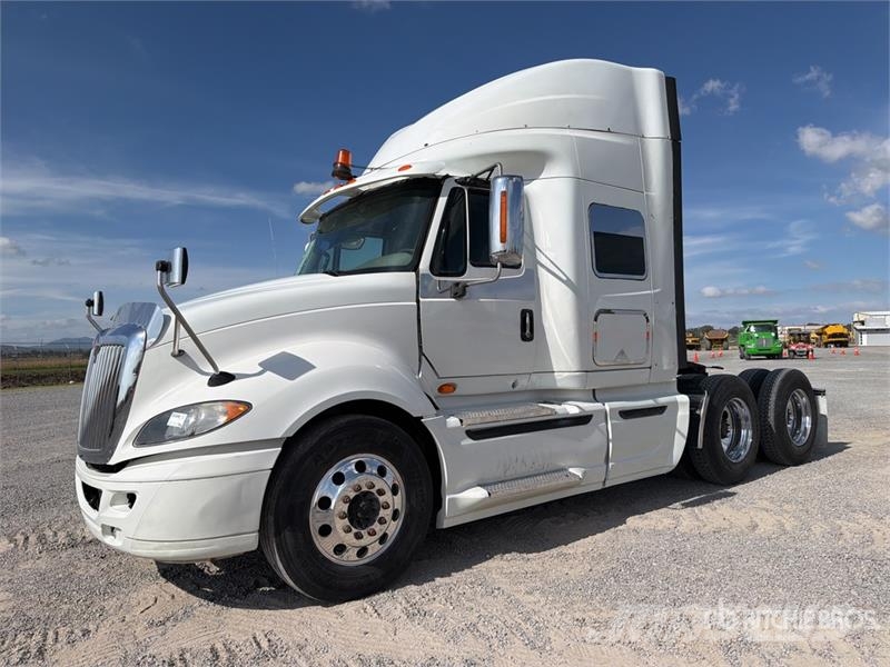 International 6x4 T/A Sleeper Truck Tractor Sattelzugmaschinen