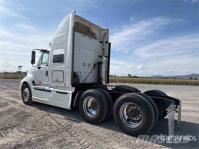 International 6x4 T/A Sleeper Truck Tractor Sattelzugmaschinen