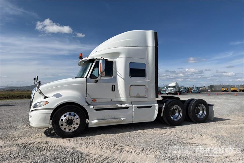 International 6x4 T/A Sleeper Truck Tractor Sattelzugmaschinen