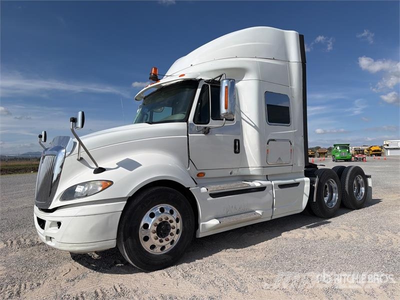 International 6x4 T/A Sleeper Truck Tractor Sattelzugmaschinen