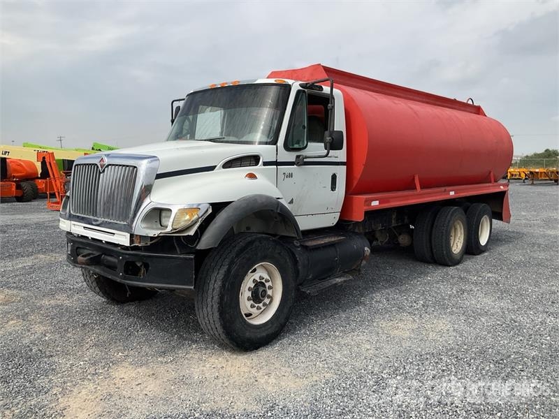 International 7600 Veepaagiga autod