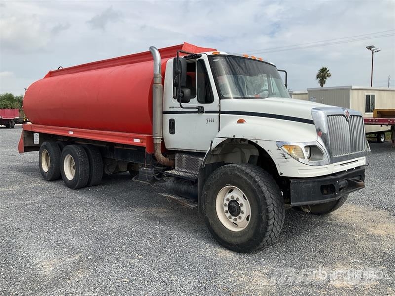 International 7600 Veepaagiga autod