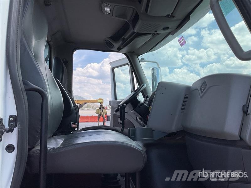 International 8600 Tractor Units