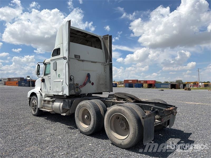 International 9200i Tractor Units