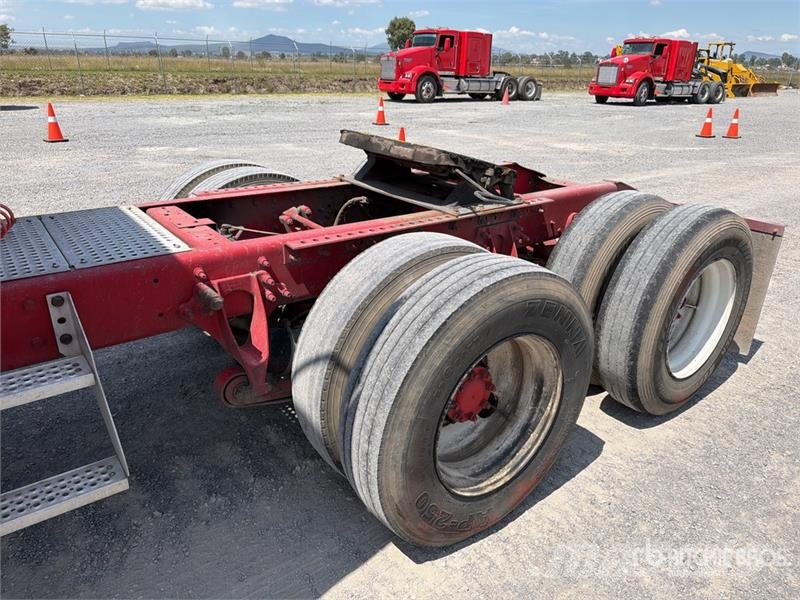 International 9200i Tractor Units