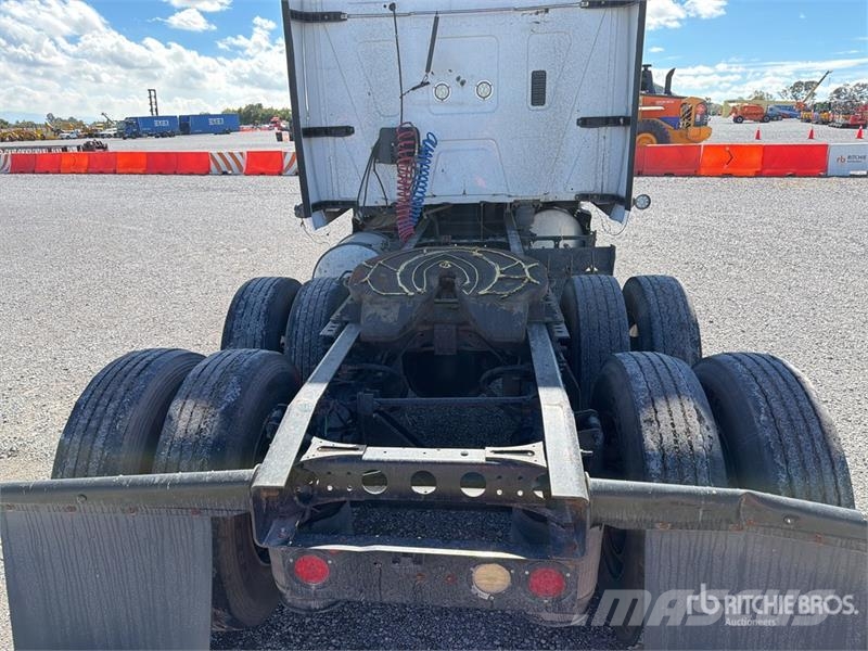 International ProStar 6x2 Tractocamion con Dormitorio / T/A Slee Седельные тягачи