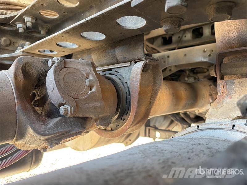 International ProStar 6x2 Tractocamion con Dormitorio / T/A Slee Седельные тягачи