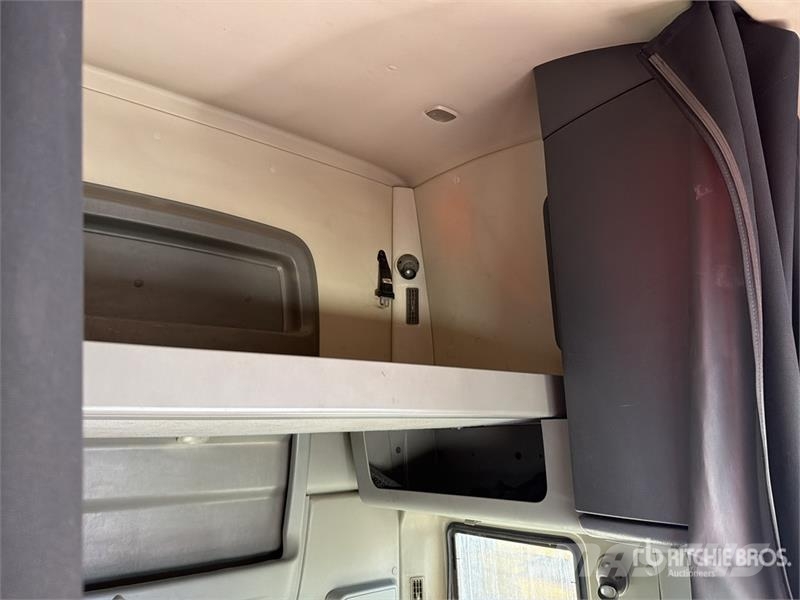 International ProStar 6x2 Tractocamion con Dormitorio / T/A Slee Седельные тягачи