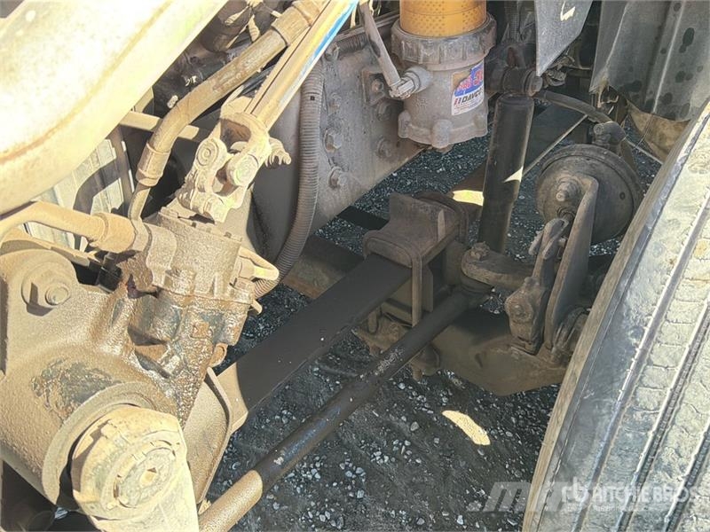 International ProStar 6x2 Tractocamion con Dormitorio / T/A Slee Седельные тягачи