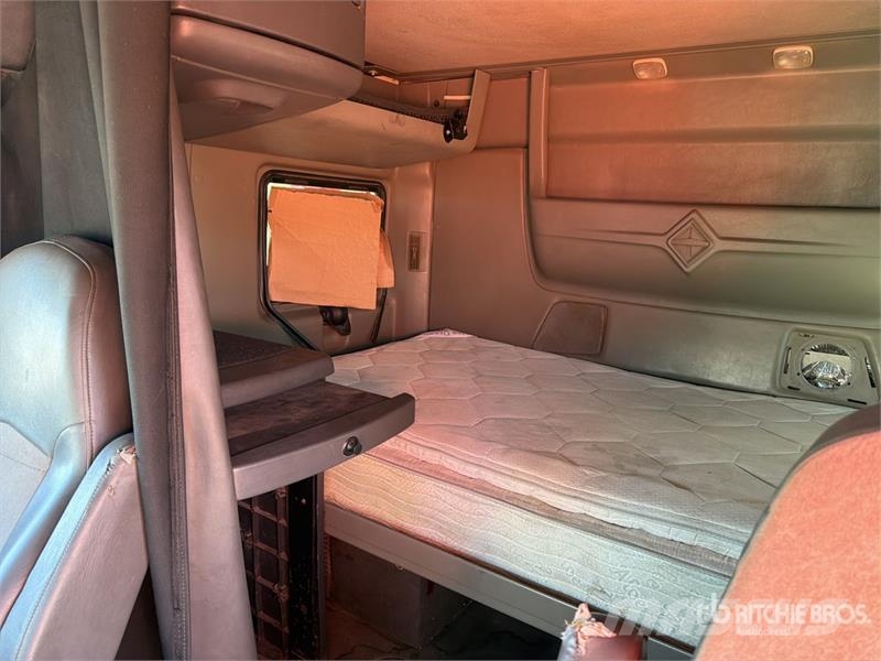 International ProStar 6x2 Tractocamion con Dormitorio / T/A Slee Седельные тягачи
